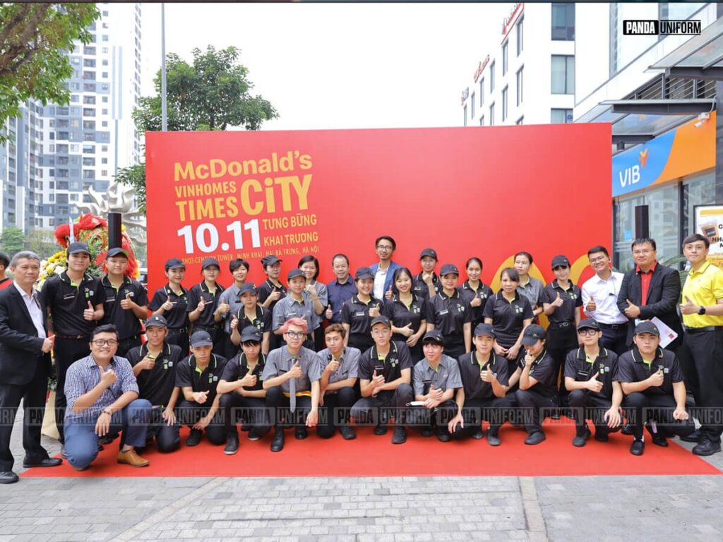 Mẫu sơ mi đồng phục chỉn chu, thanh lịch của McDonald’s