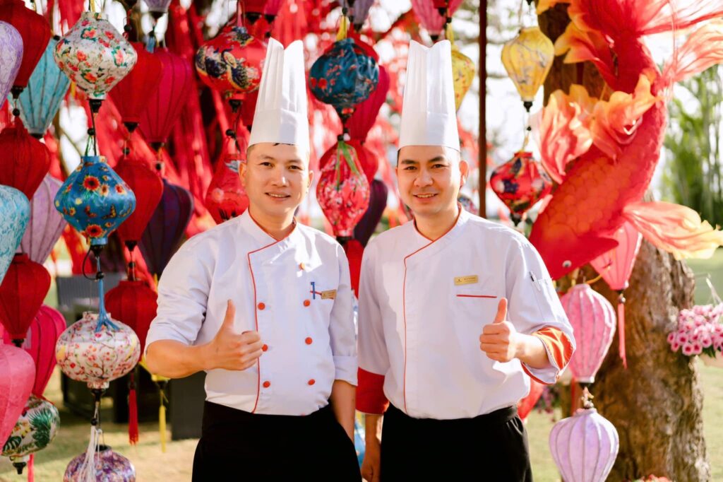 Cùng một vị trí cũng có thể thiết kế từng mẫu đồng phục khác nhau cho các thời điểm và sự kiện phù hợp - Ảnh: Internet