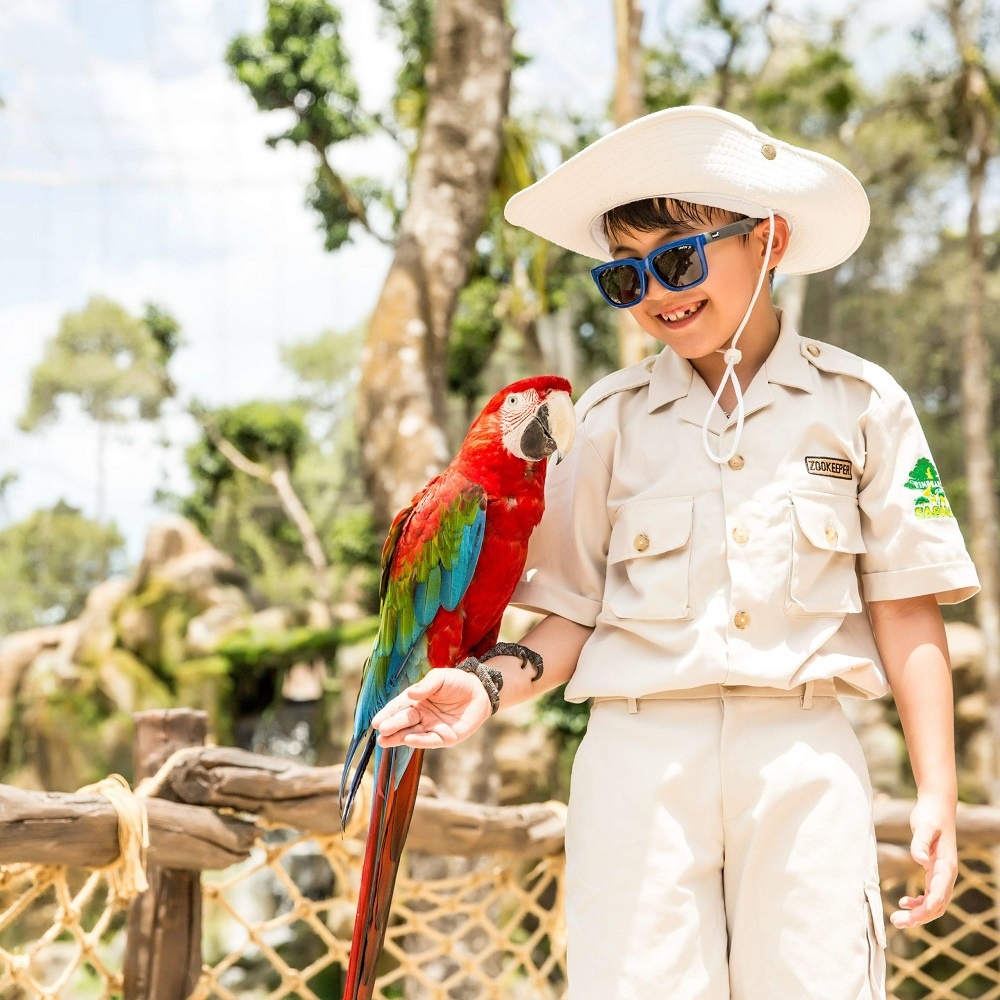 Đồng phục zookeeper cho các em nhỏ tham quan tại Vinpearl Safari - Ảnh: Internet
