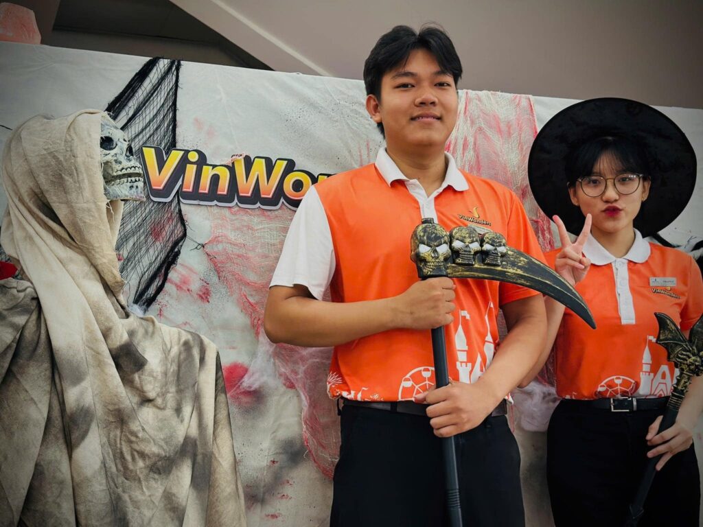 Polo đồng phục của nhân viên Vinwonders - Ảnh: Internet